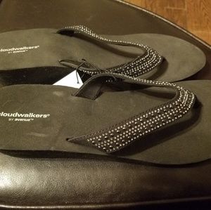 NWT Avenue Size 11/12 Sandals
